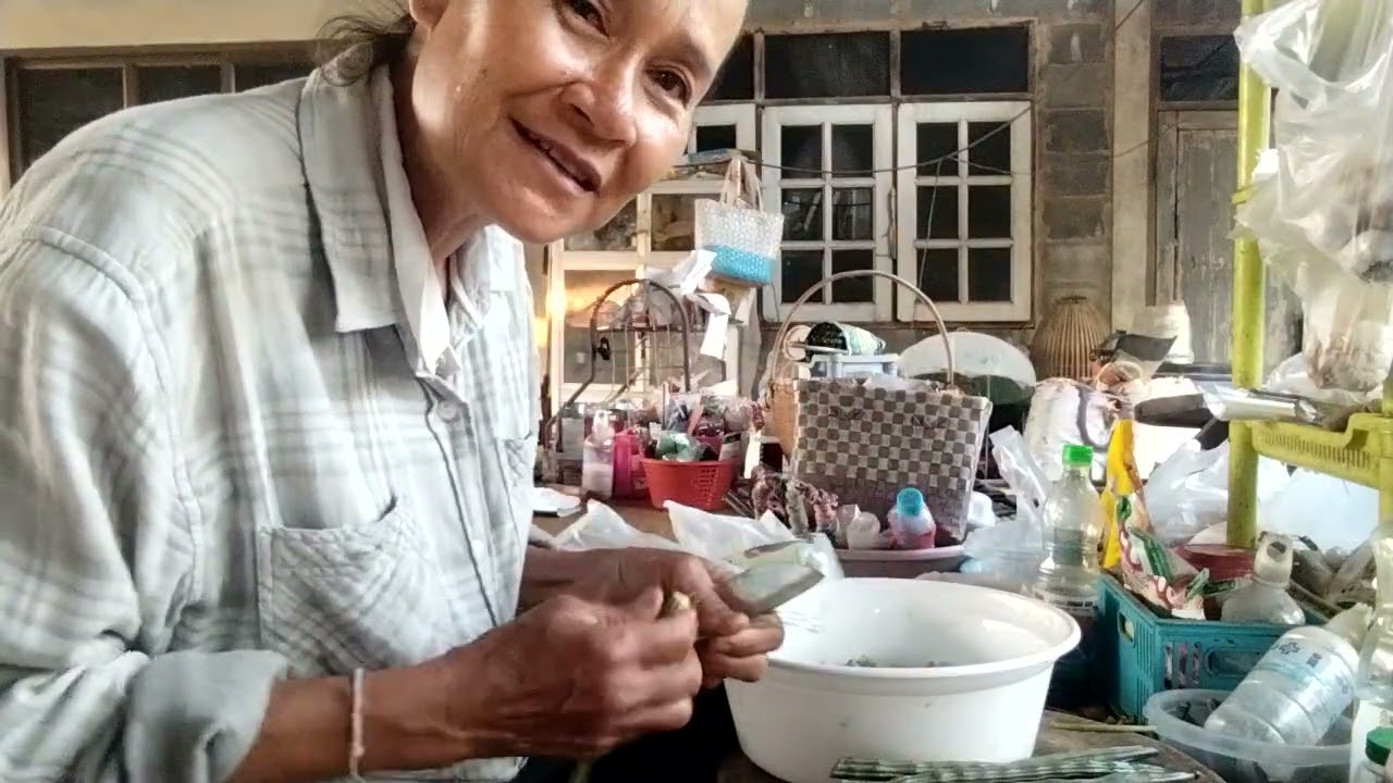 ยายศรีทำกับข้าวไปกินที่บ้านศรีวิไลเย็นนี้