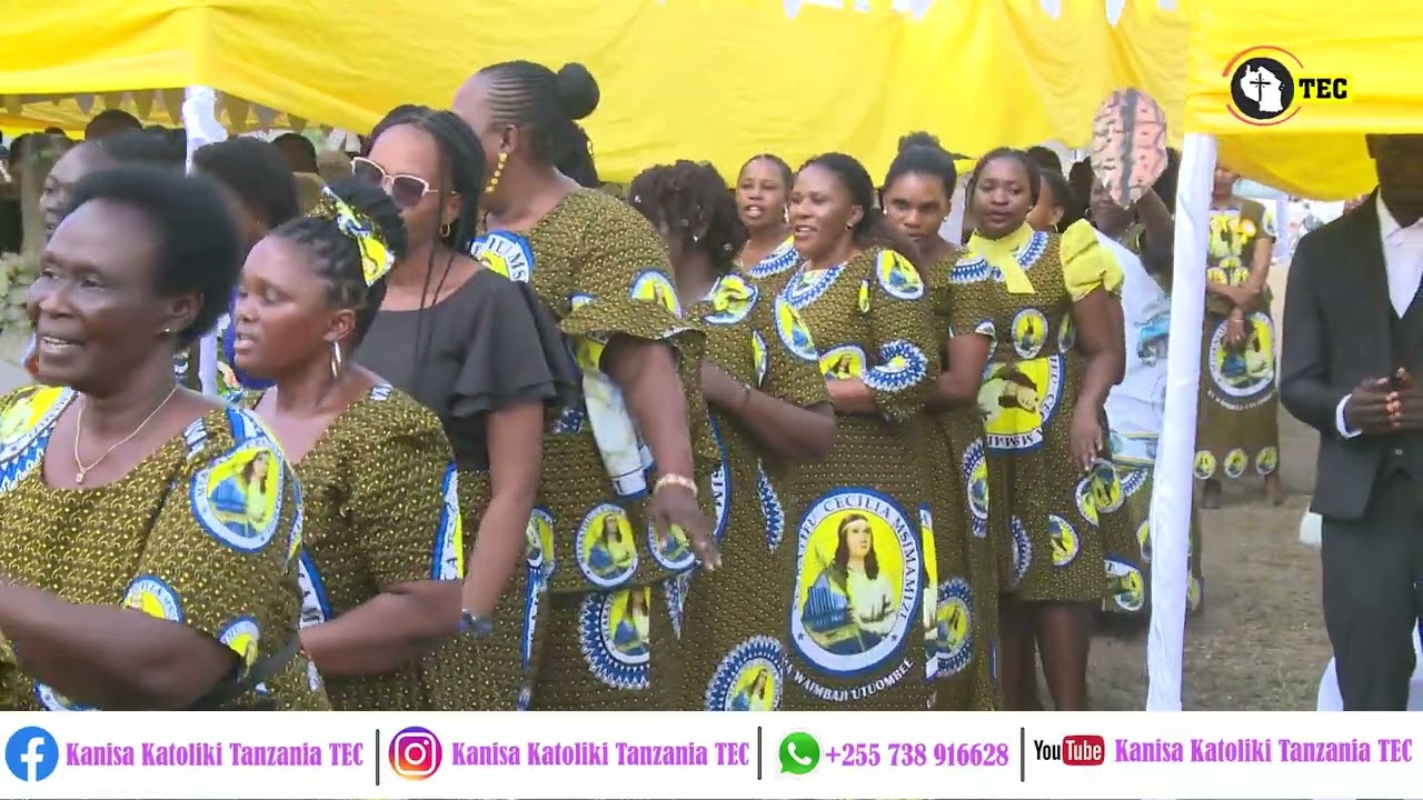 SHUHUDIA WAWATA WA MT.CECILIA KISARAWE II WALIVYOANDAMANA NA NENO LA MUNGU KULIPELEKA ALTARENI..