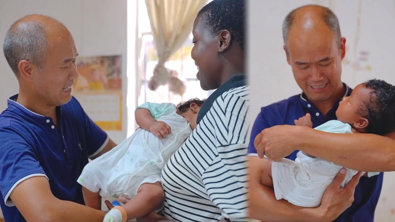 Dad really loves holding Yue Yue! Hope little Yue Yue doesn't get mosquito bite