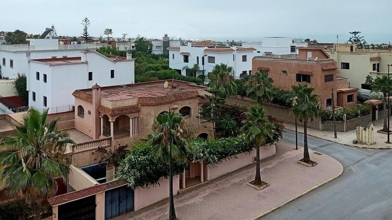 RABAT جولة من قدام المدرسة الامريكية وثانويات مغربية حمان الفطواكي وأبي در الغفاري
