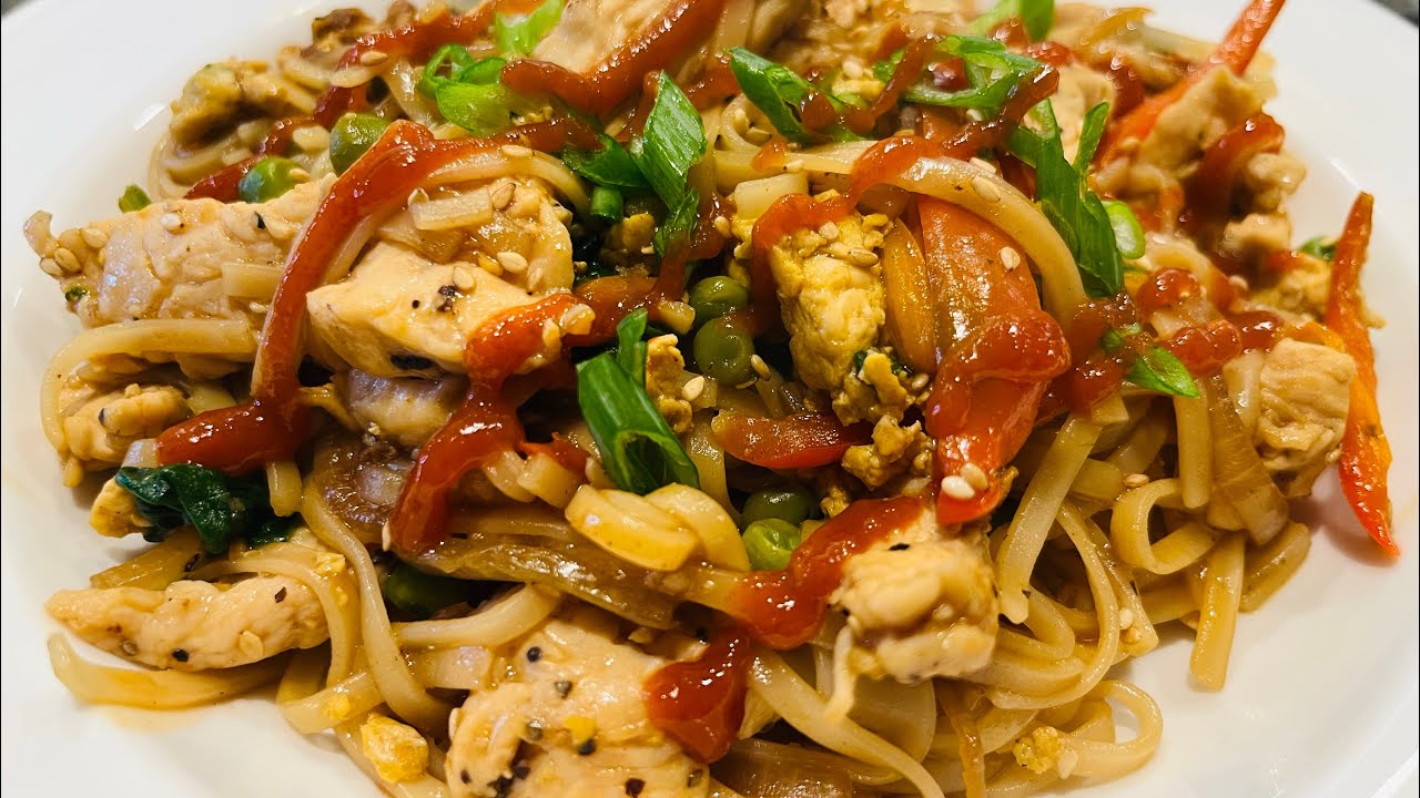 Chicken Stir Fry with Pad Thai Noodles 🍜