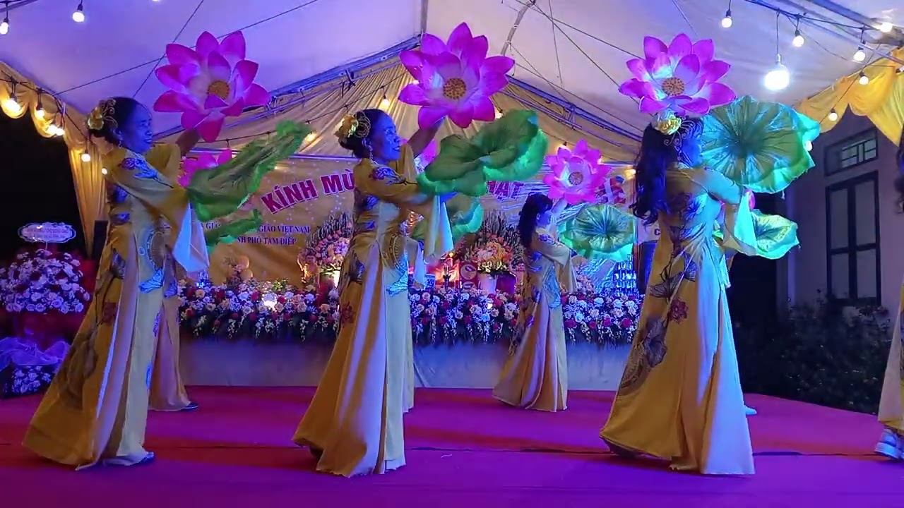 Bài Múa dâng Phật hoa sen phụ nữ tổ 3 Phường tân Bình Tam điệp Ninh Bình