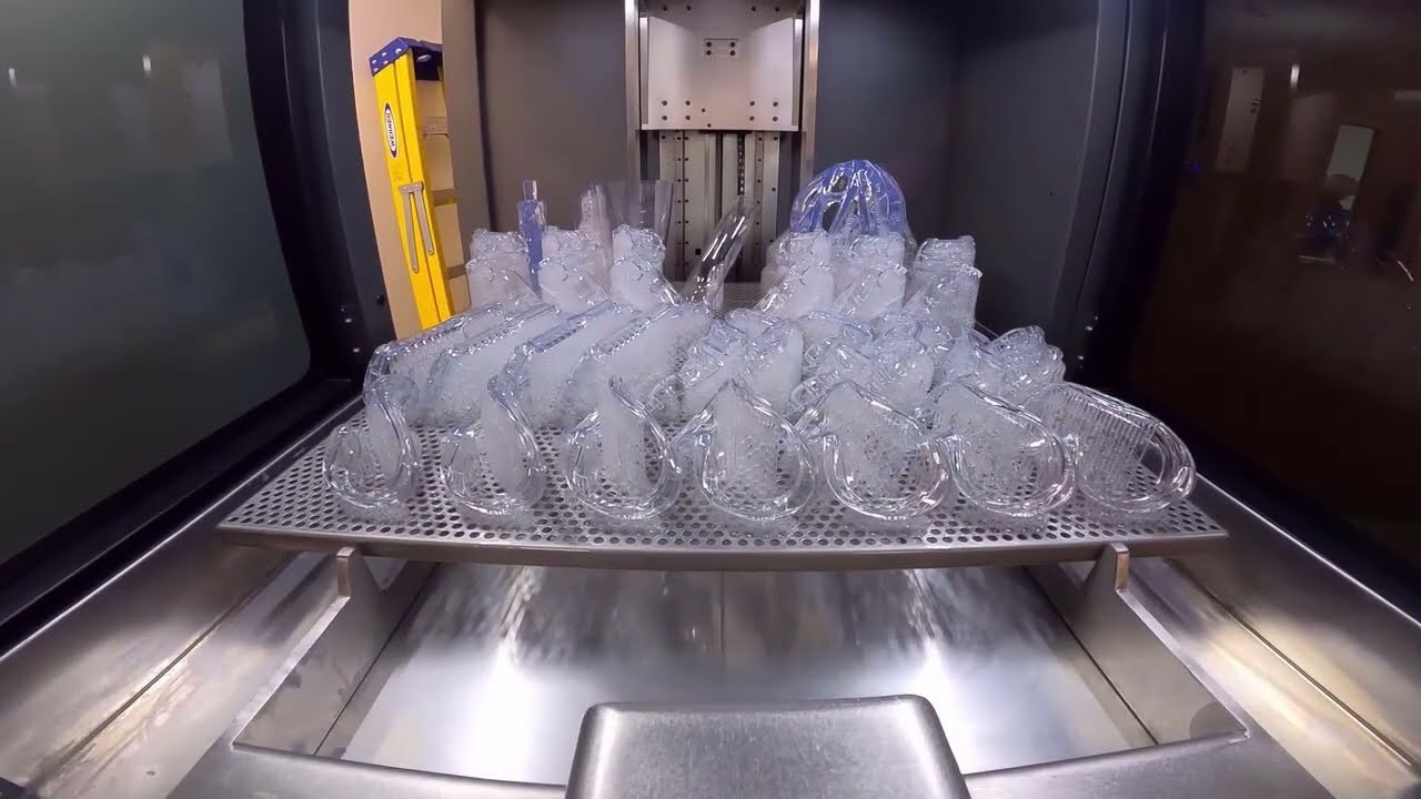 Stratasys Academy | Impressoras 3D Neo 450/800: Drenagem das peças e uso do carrinho de descarga
