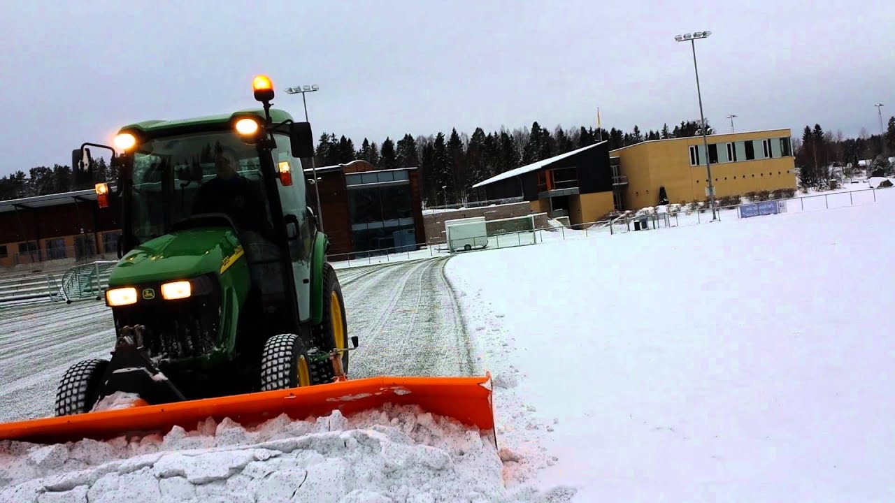 Snowplowing with John Deere 3720