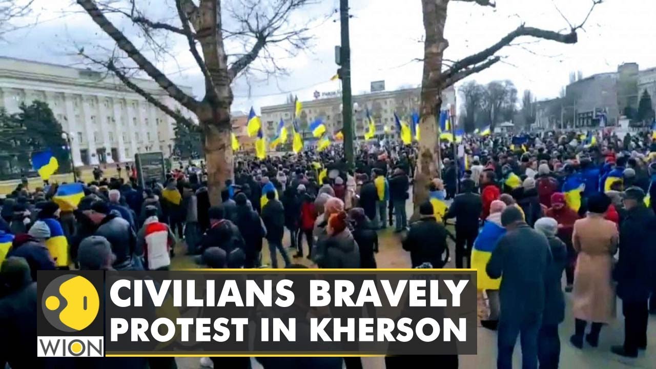 Hundreds of civilians come out in Kherson to bravely protest against Russian occupiers | WION