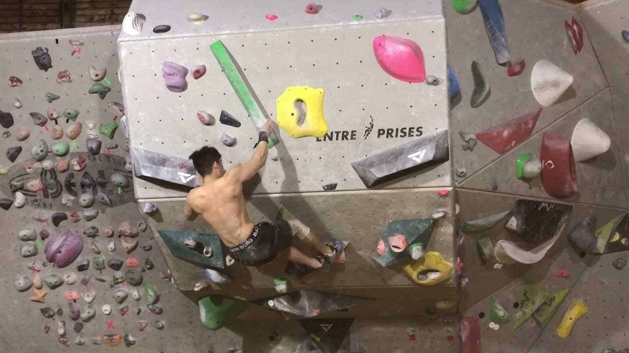 Classic Green Overhang 6B+ (V4)