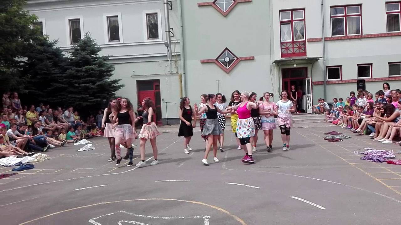 Vörösmarty 8.c '' Bolond ballagás :)