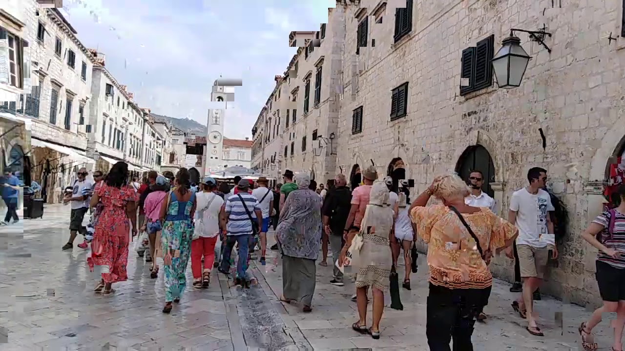Croatia. Дубровник. Stradun. Страдун - главная улица с 12-го века. Единый стиль улицы с 1667 г.
