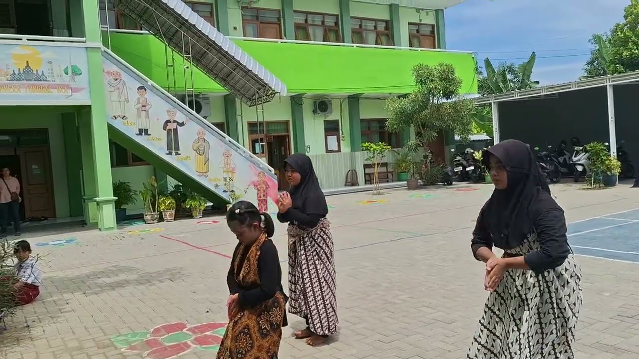 Tari Kreasi Dolanan Kelas 4 SDN Rejomulyo
