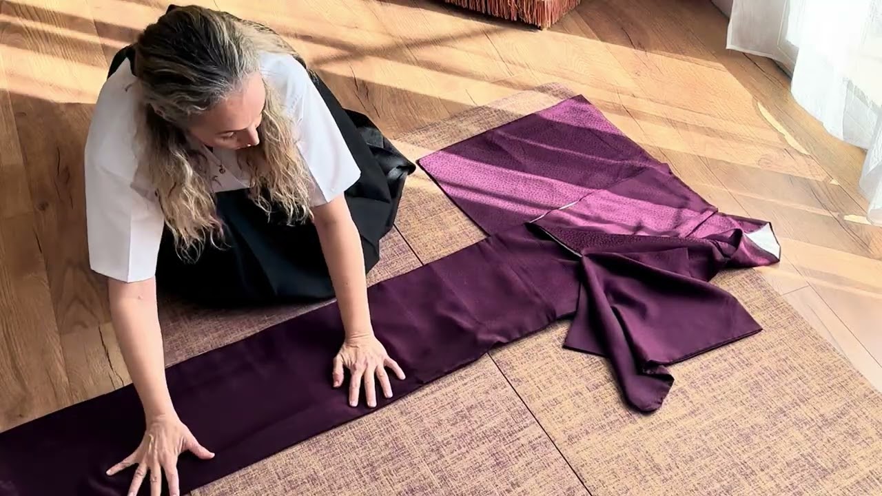 Comment plier un kimono pour le transporter sans le froisser — Méthode simple et élégante