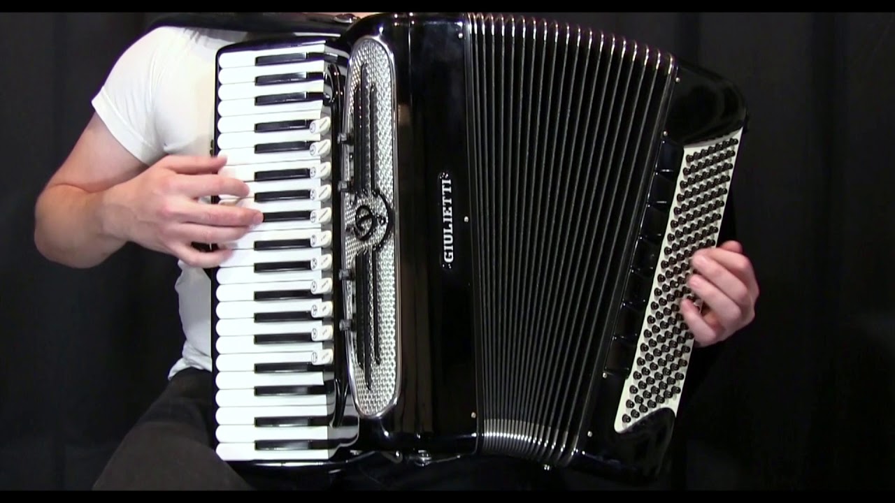 Certified Pre-Owned Accordion: Giulietti 127 18-1/4