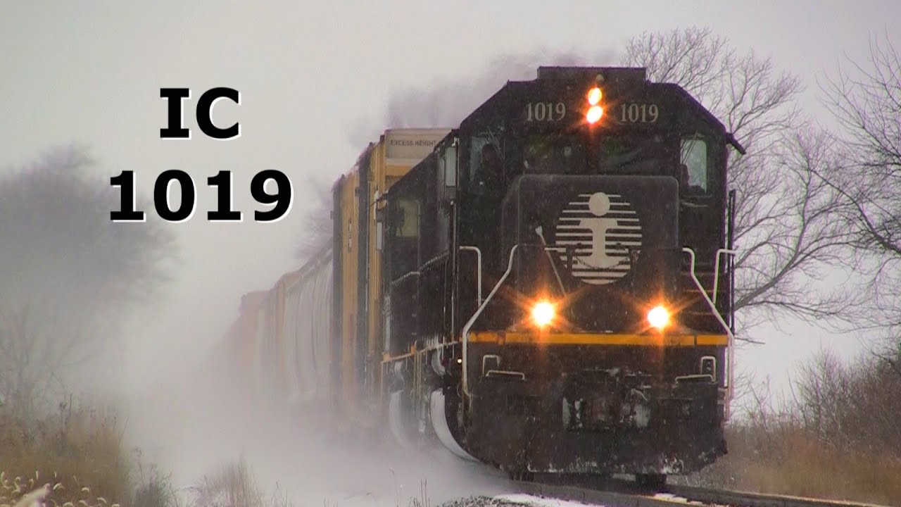 IC 1019 East - Two SD70 