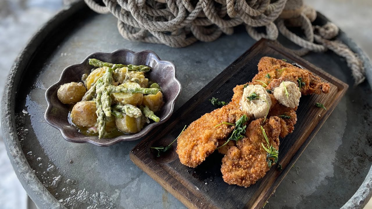 Snabblagad middag - Pankofriterad schnitzel med sardellsmör & krämig potatissallad!