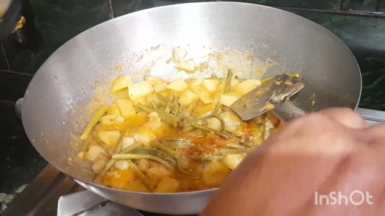 Kochi Sojne Data Die Aloo Tometo Posto Recipe /.Sojne Data Bengali Recipe / Drum Sticks Posto .