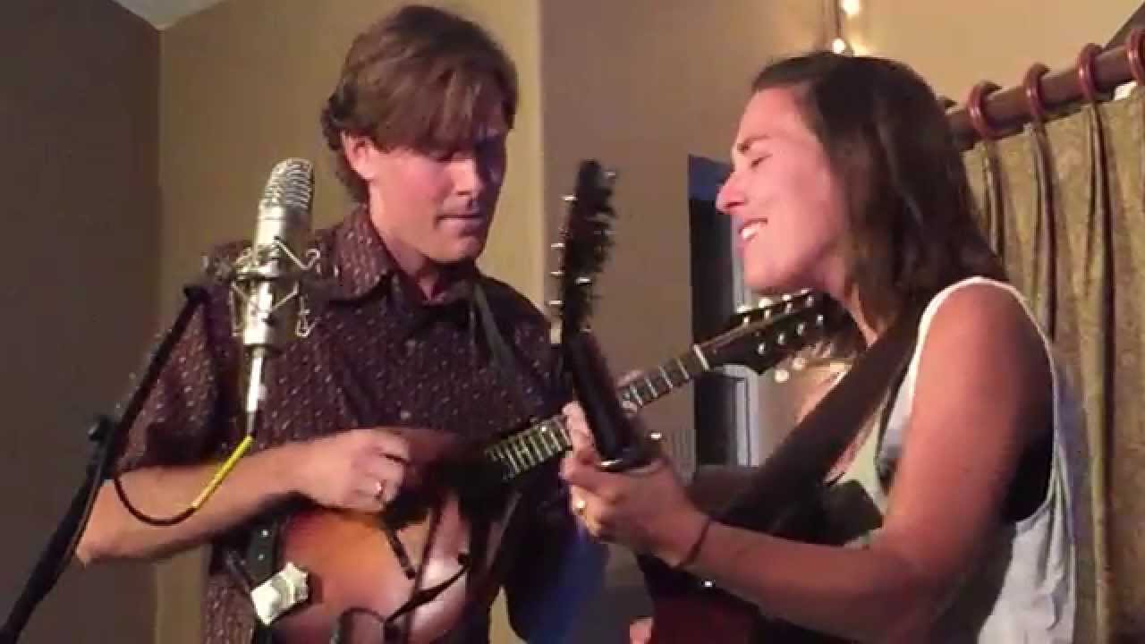 The Honey Dewdrops - Nobody In This World (live at Russ & Julie's House Concerts)