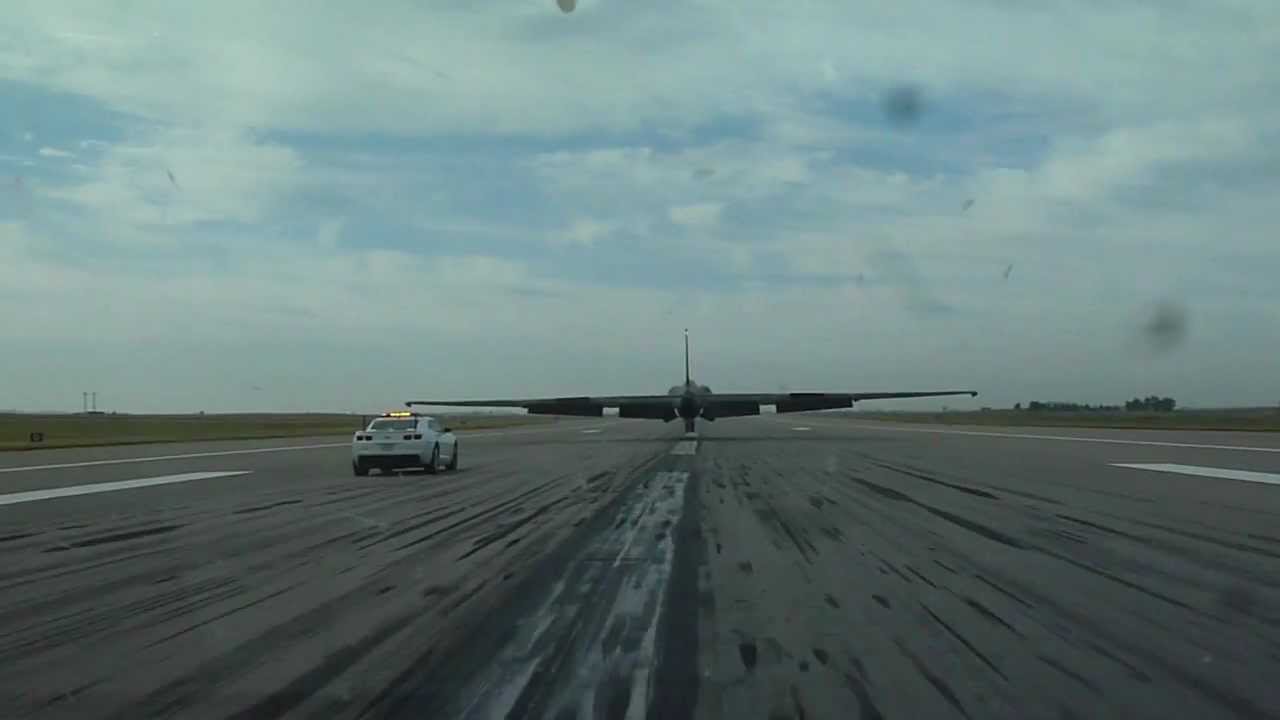 U2 spy plane landing assist chase car