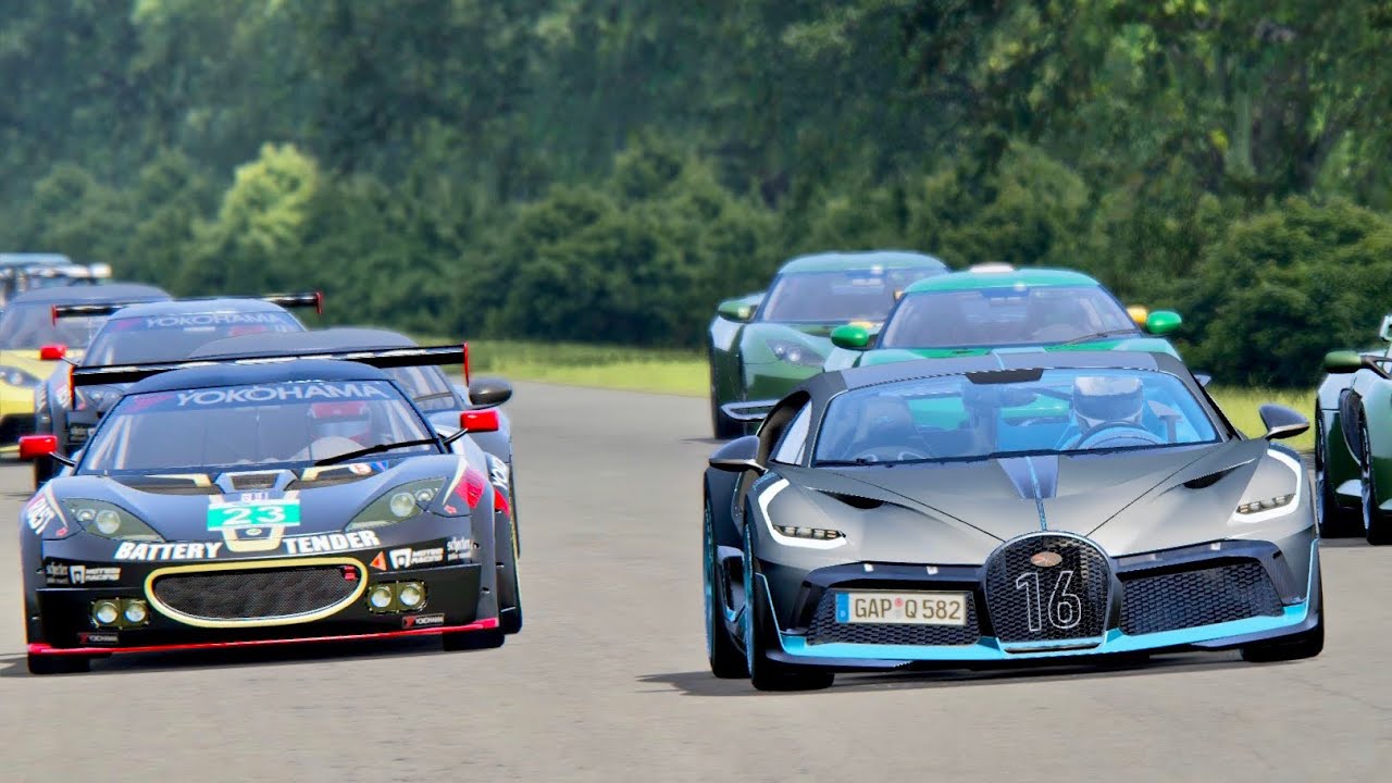 Bugatti Divo vs Lotus Supercars - Old Monza