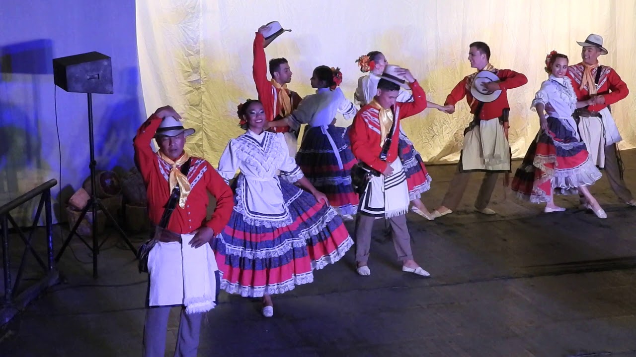 La Compañia de Danzas del Quindio.