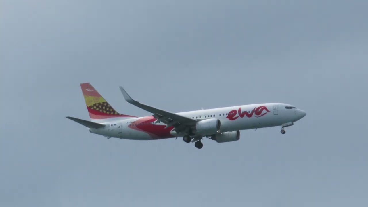 Boeing 737-800 EWA Air ,Moroni - St Denis de la Réunion