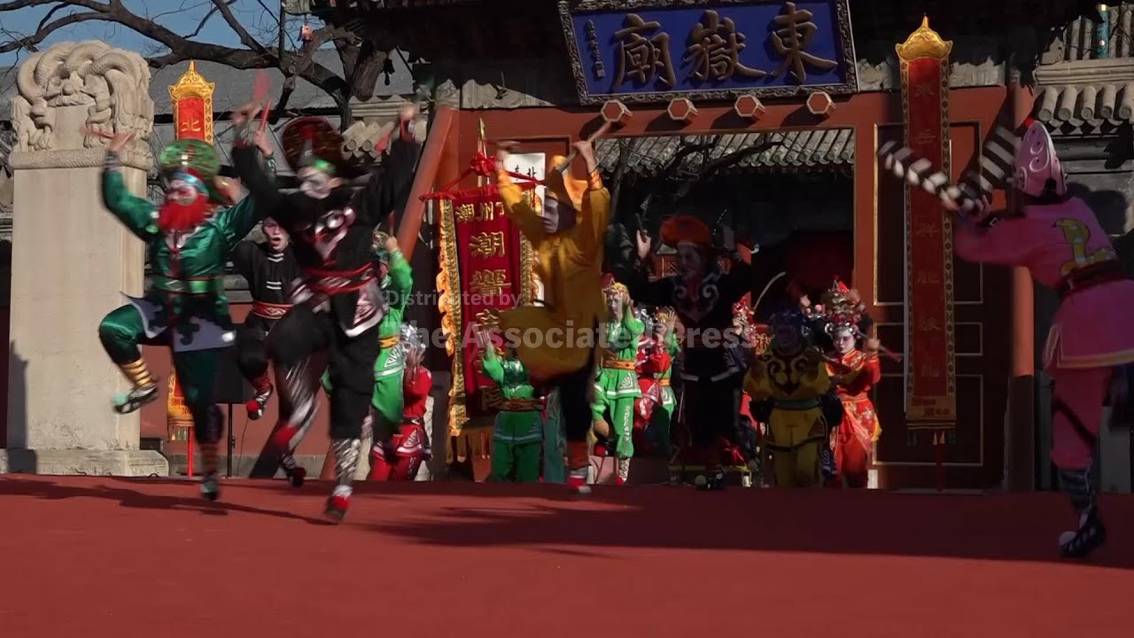 Beijing comes alive to colorful Lunar New Year festivities