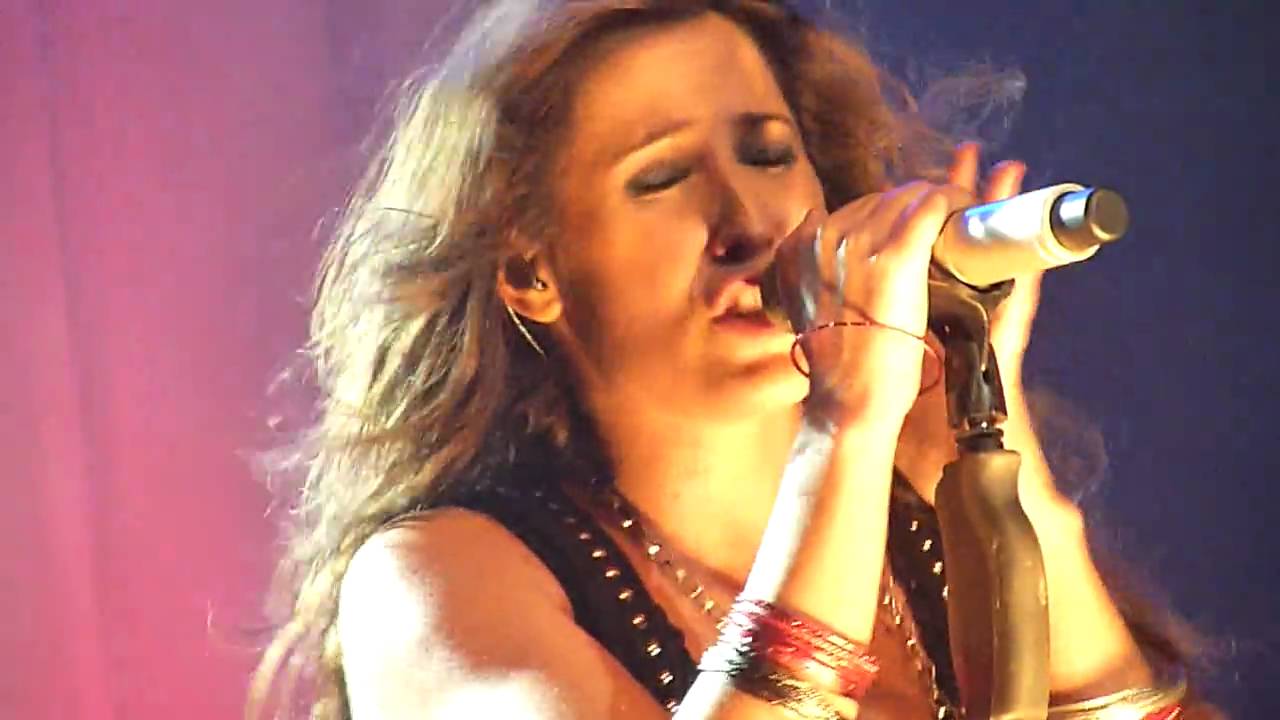 Qué esperabas - Malú en Ávila.MOV