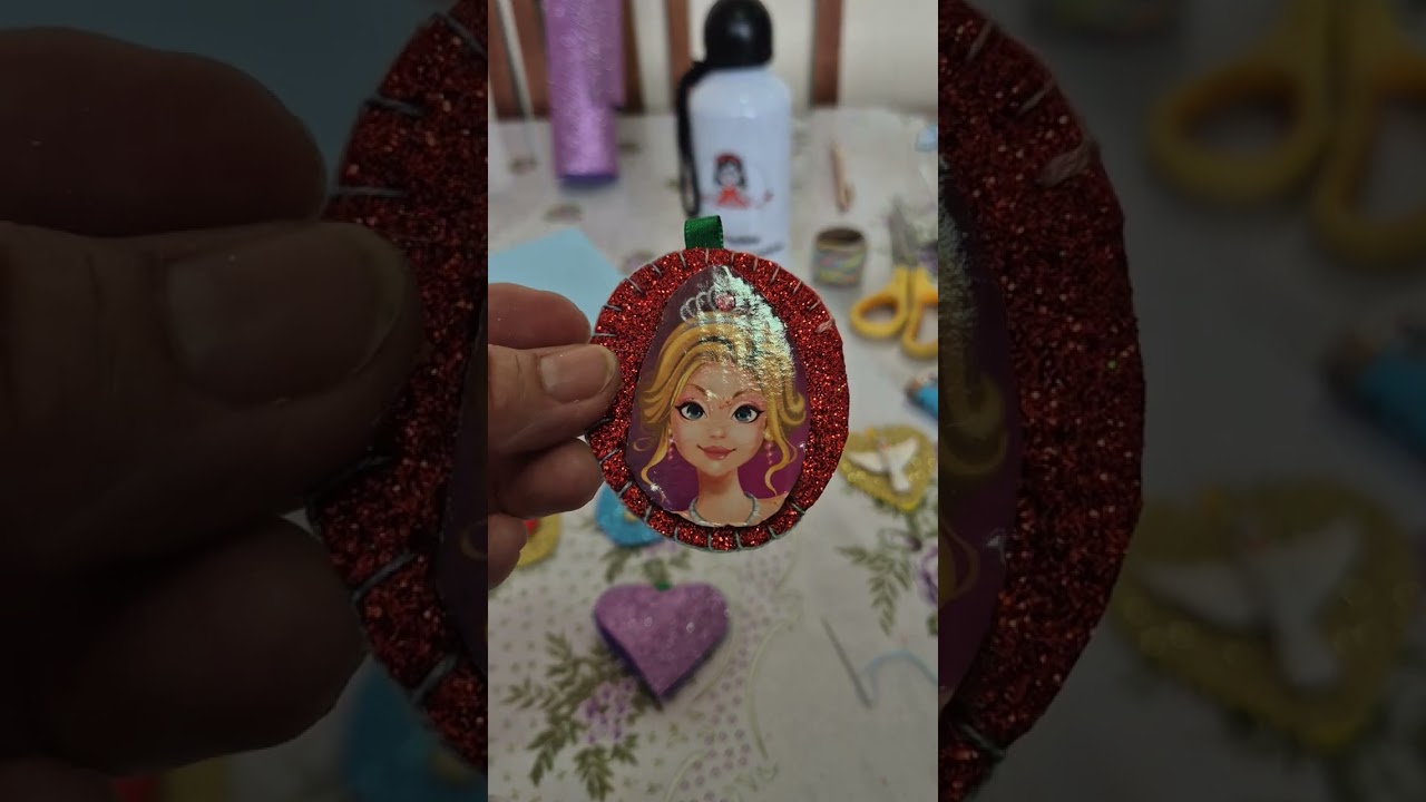 Chaveiros em feltro ou Eva para aniversário ou mimo para colocar na embalagem da cliente.