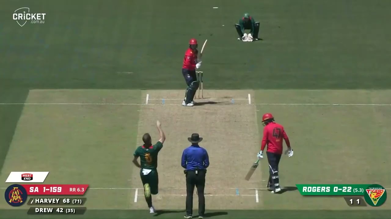 Mackenzie Harvey with the Massive #cricket #cricketlover #australiancricket #makenzieharvey