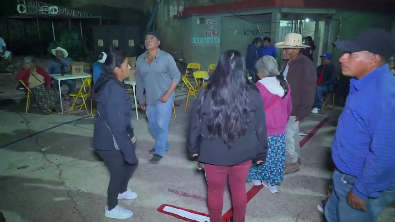 LOS REYES DE TIERRA MIXTECA VS GRUPO KIMI TUVI/ mano a mano en la fiesta patronal de Ahuejutla Oax