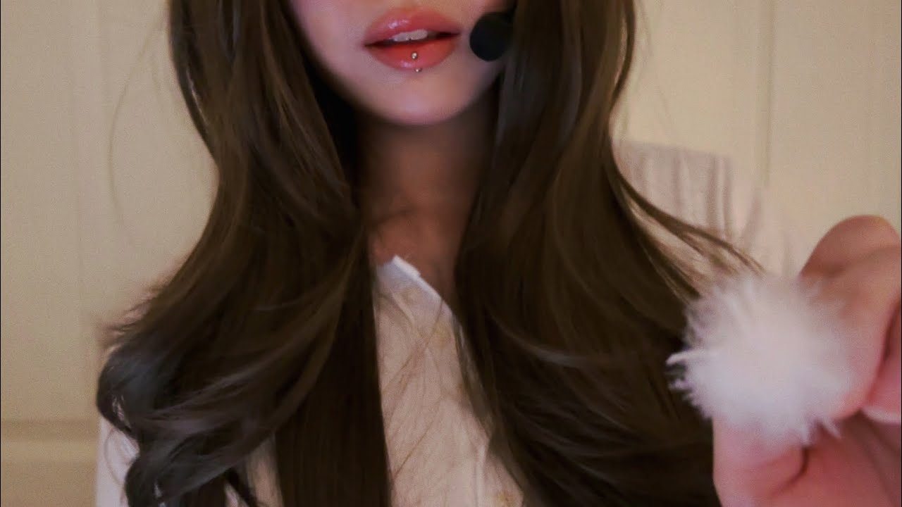 Korean girl trying ASMR in 🇧🇷 Brazilian Portuguese (40 trigger words)