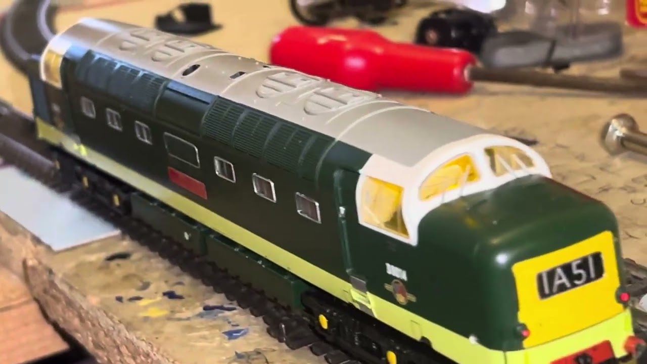 Decoder swap between these 2- Gaugemaster into Coronation-Lais into Deltic