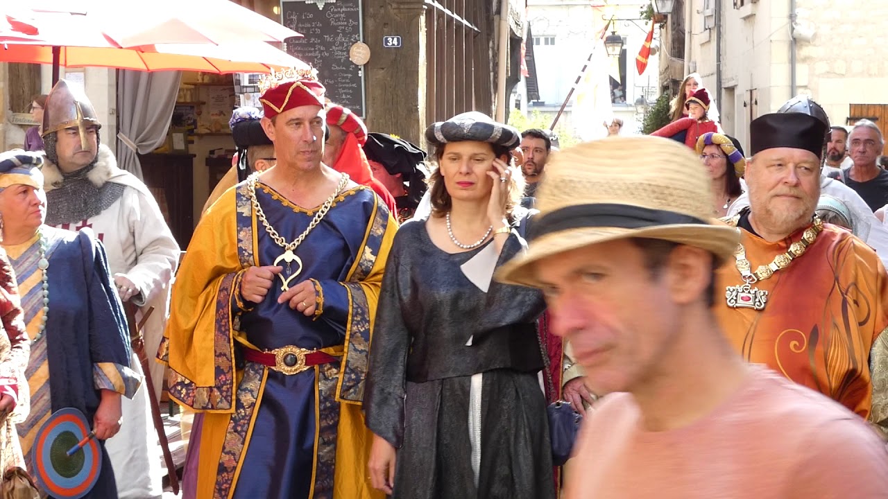 March&eacute; m&eacute;di&eacute;val de Chinon.