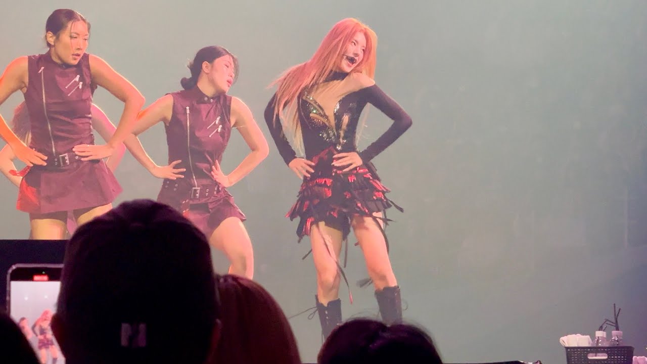 240224 ITZY Yeji - Crown On My Head (live debut) live @ Jamsil Arena, Seoul 4K Fancam