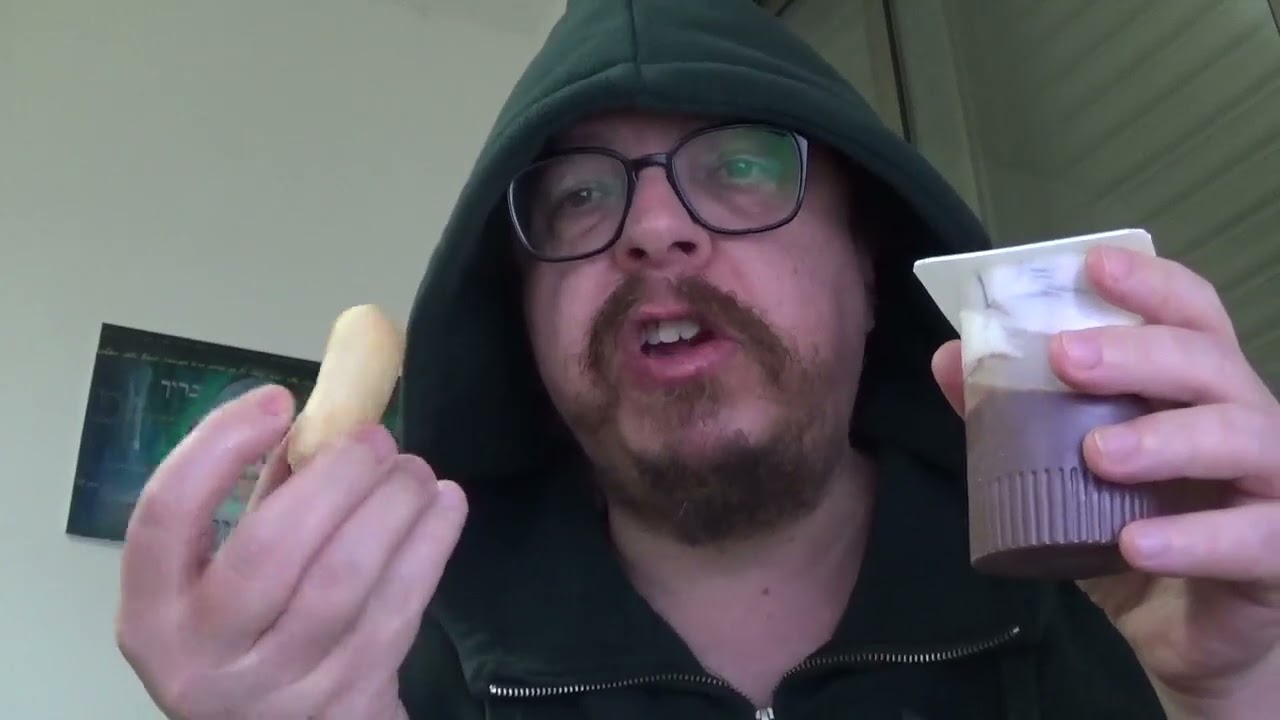 !!!!!!!!!!! אבא קריר אוכל מילקי עם ערגליות !!!!!!!!!!!