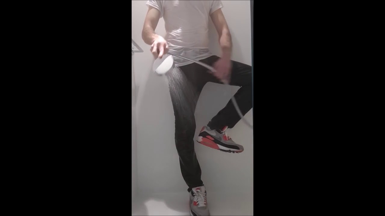 Nike AM90 Infrared in shower