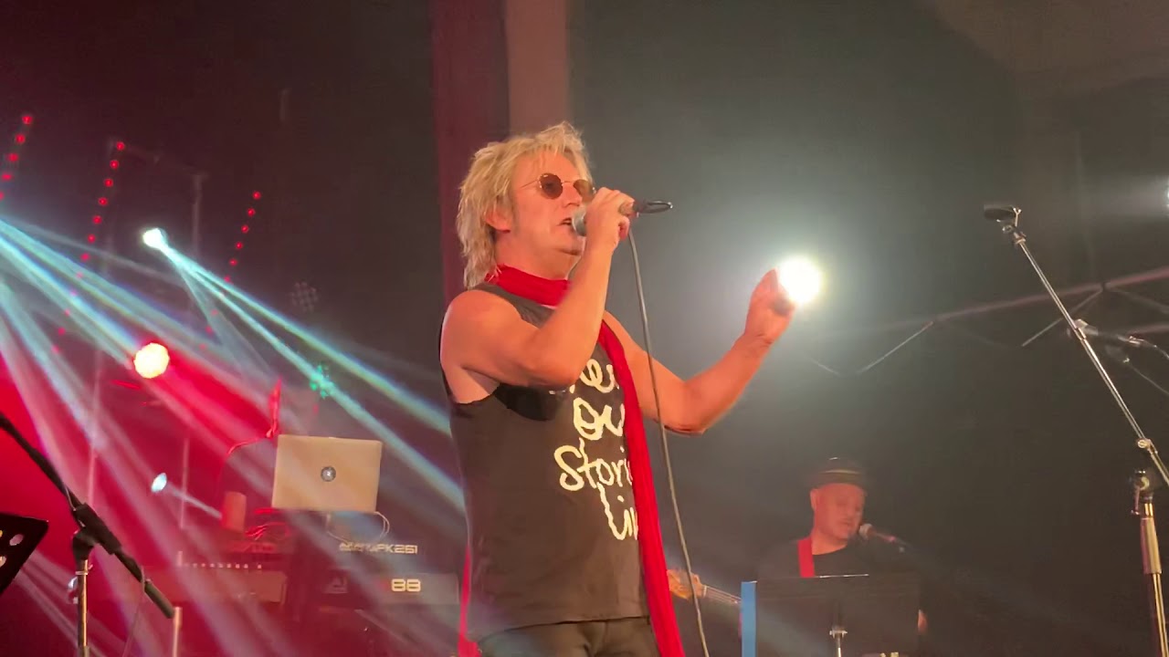 2019.10.27 Brian Mannix performs ‘Halfway Hotel’