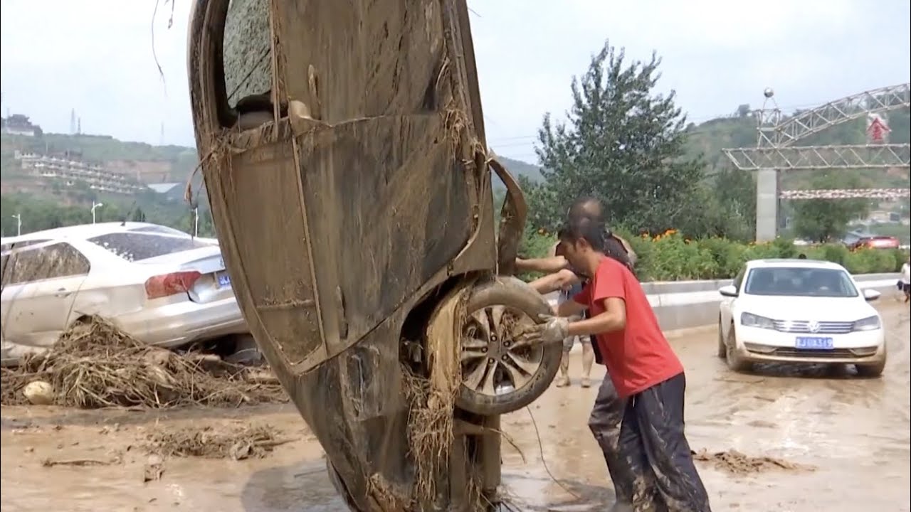 Heavy rain triggers mountain floods in Shanxi Province