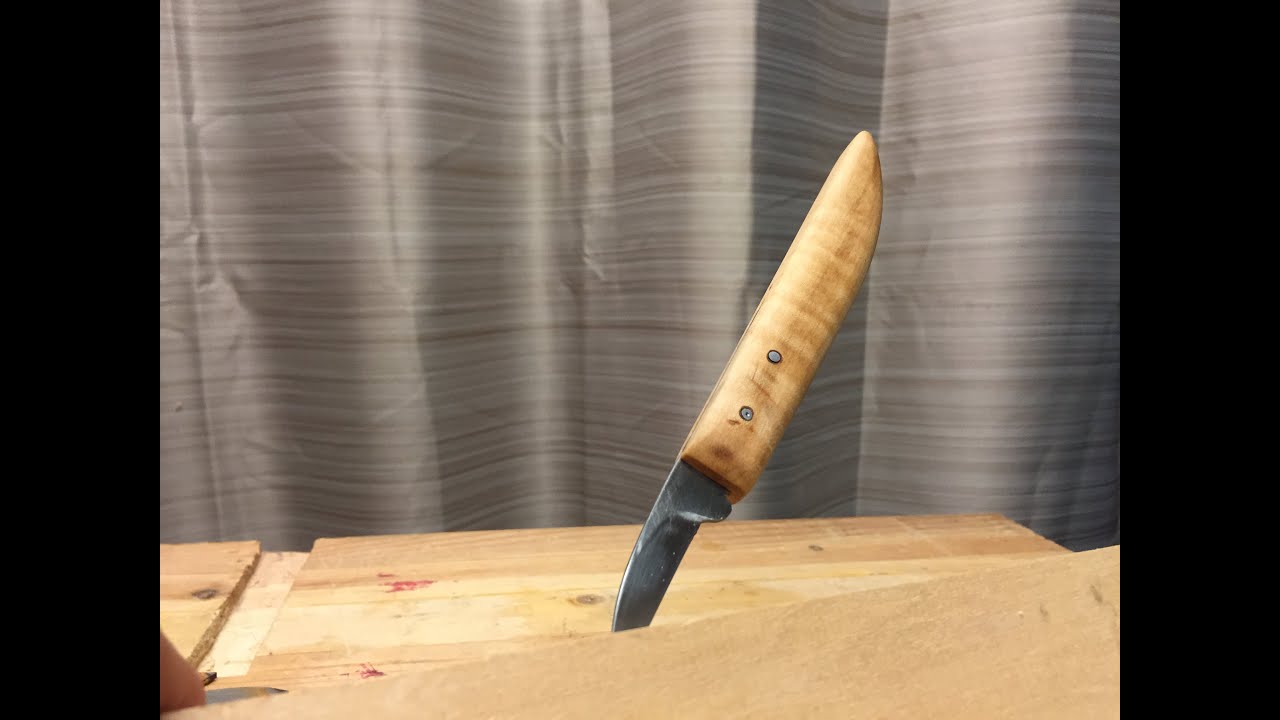 Carving knife from an old saw blade and pallet wood