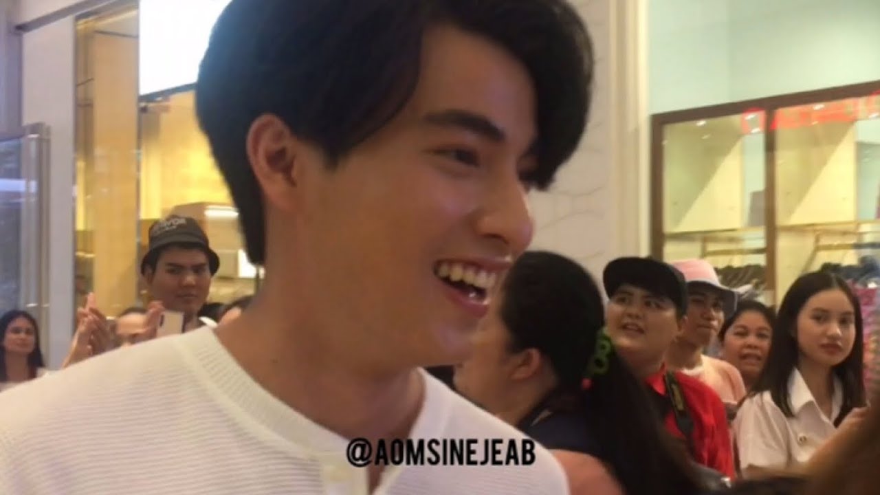 มิว vs กลัฟ ถ่ายรูปกับแฟนคลับหลังเสร็จงาน COACH (โฟกัสกลัฟ) @CTW 24/10/2019