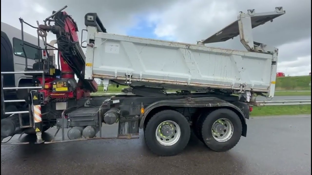 Demo video Renault Kerax 370 6x4 3-way Kipper with Fassi F130 crane @BigmachineryNl