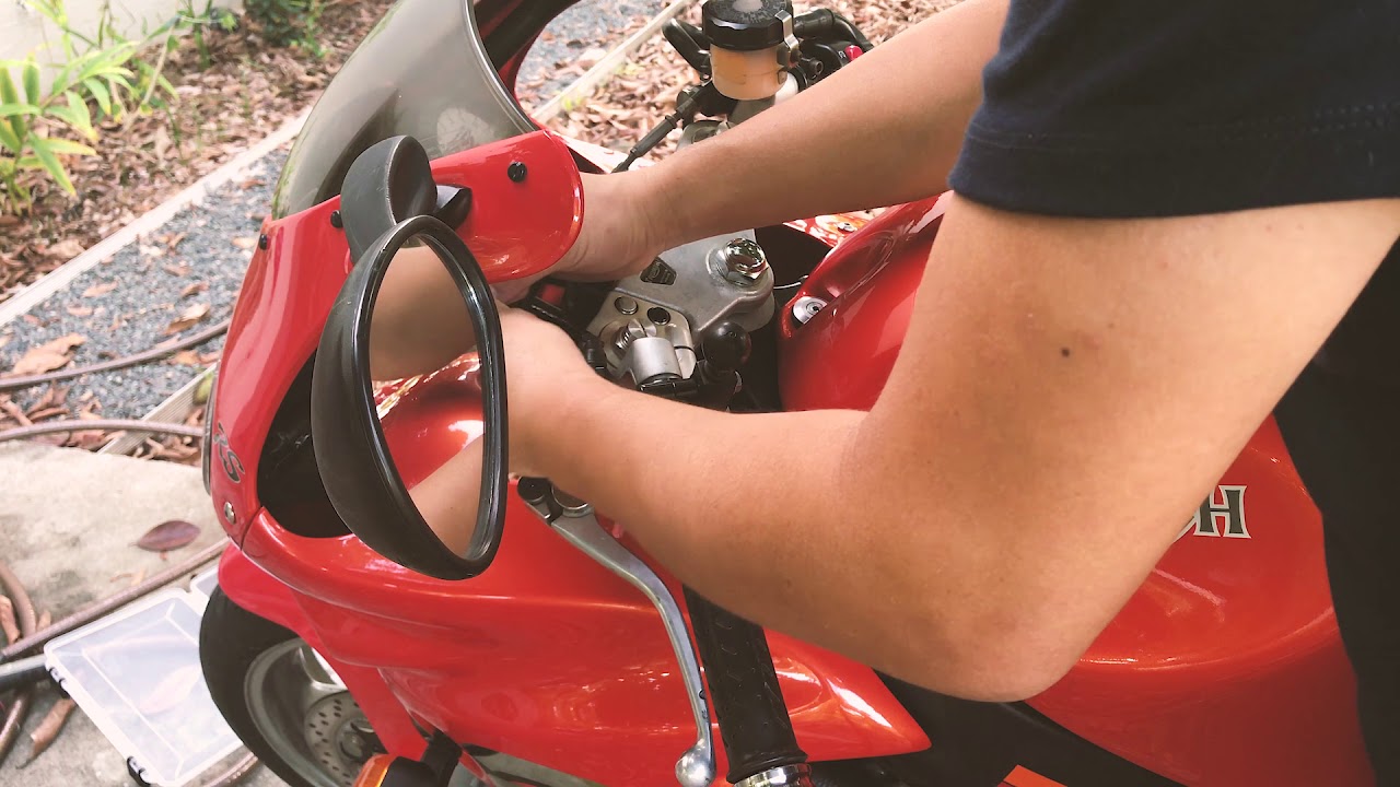 Снятие и замена троса сцепления Triumph Sprint RS/ST 955