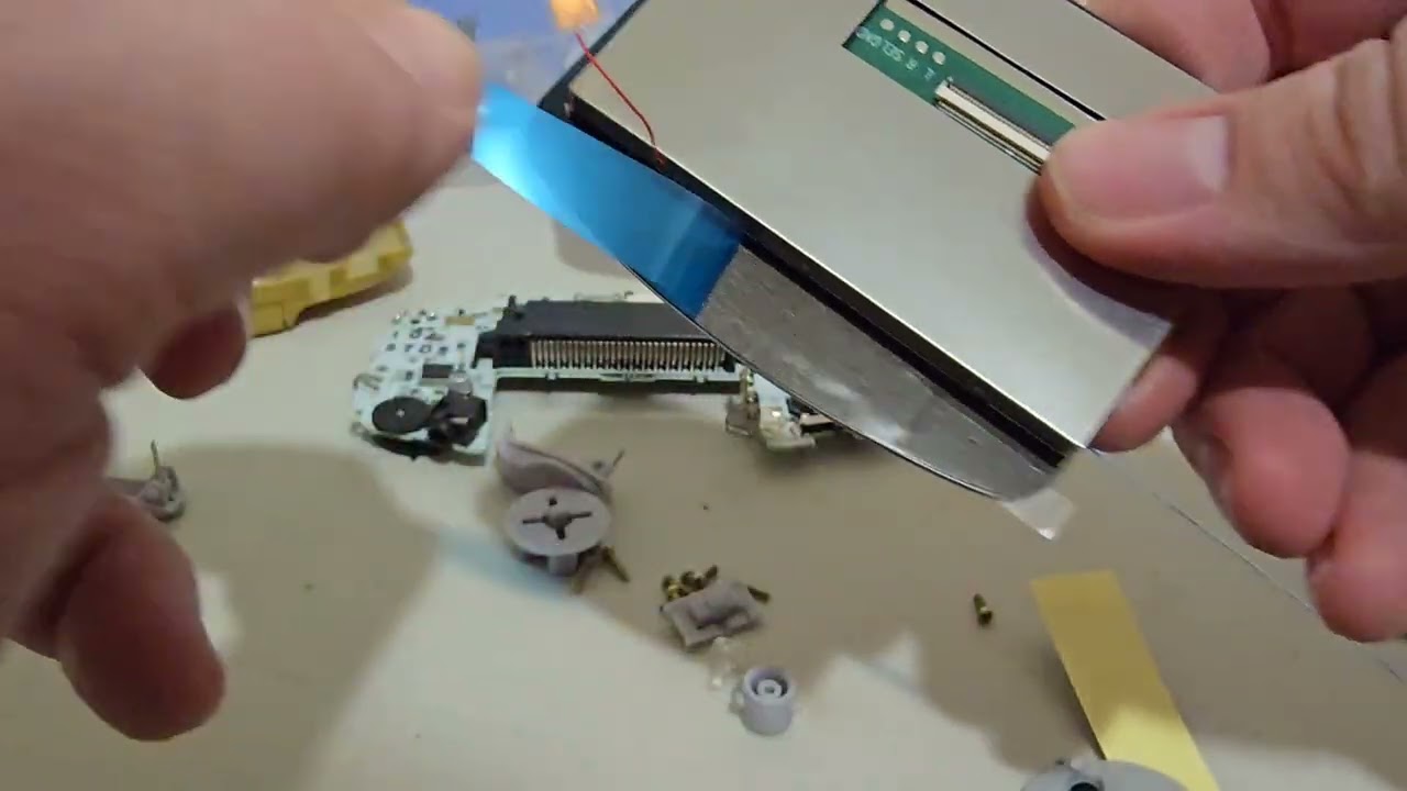 Неправильная установка IPS-экрана на Gameboy Advance.