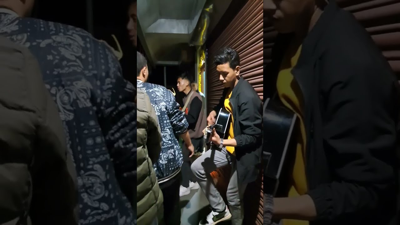 Unique Style Of Playing Guitar ||Unique Deusi Bhailo #explore #nepaliculture #nepalivlog #pranesh143