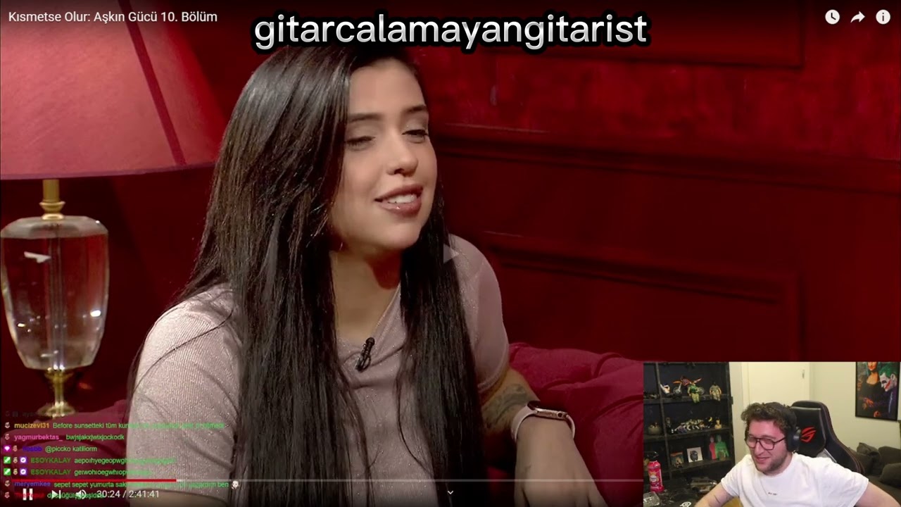 efe uygaç çaça'nın cv' ye bakıyor