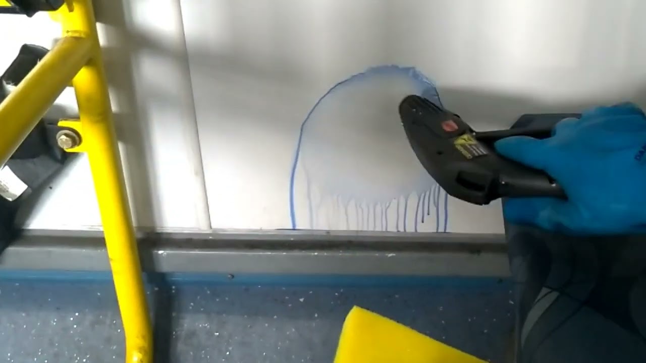 Remo&ccedil;&atilde;o da marca de caneta permanente com equipamento New joker