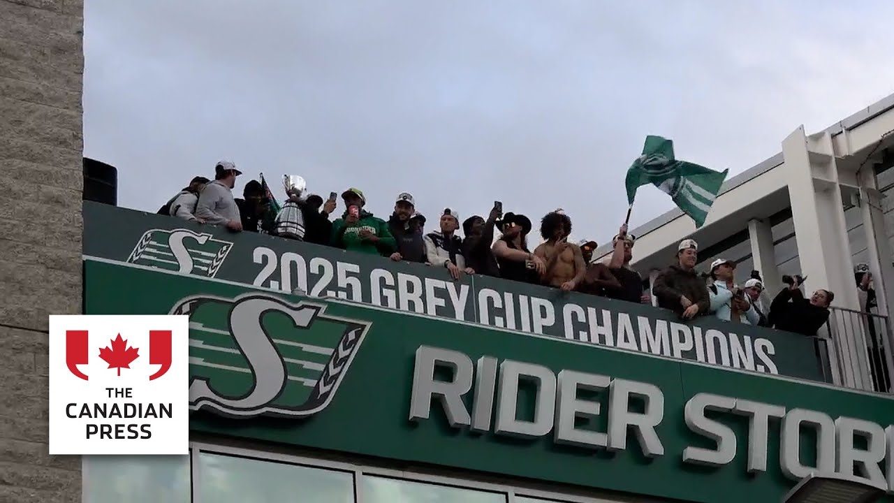 Saskatchewan Roughriders come home, hoist Grey Cup to cheering fans