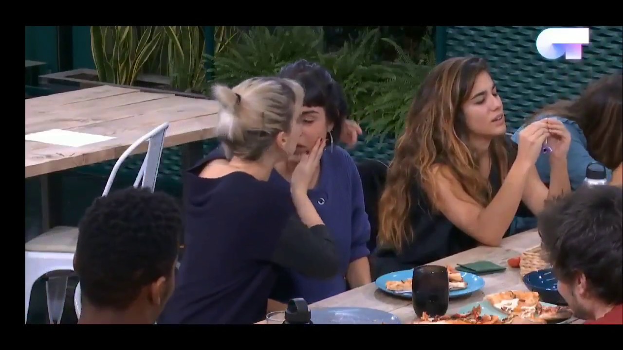 Alba casi besa a Natalia y Natalia suelta un: oye oye