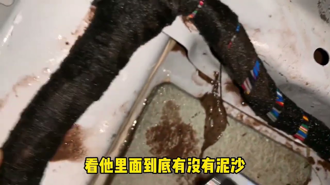 泡水车再遇下雨天，继续呗！锈迹有啥特点，终极检测现在都这么干