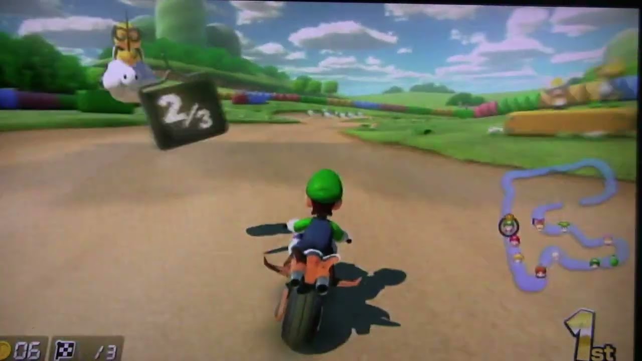 バナナカップ（ドーナツ平野3）マリオカート8ルイージ（一位）レースの舞台がさらに広がる。壁や天井もサーキット。