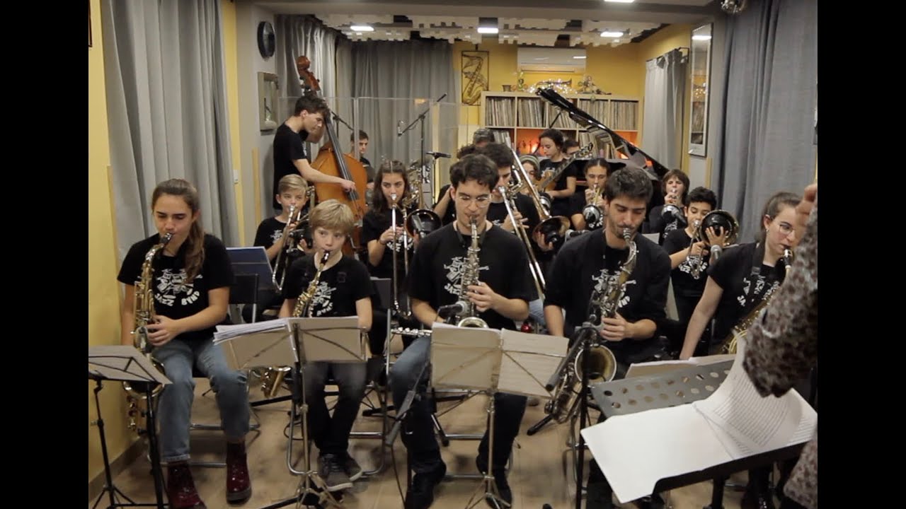 2019 star eyes SANT ANDREU JAZZ BAND ( dir JOAN CHAMORRO) FEAT JOE MAGNARELLI