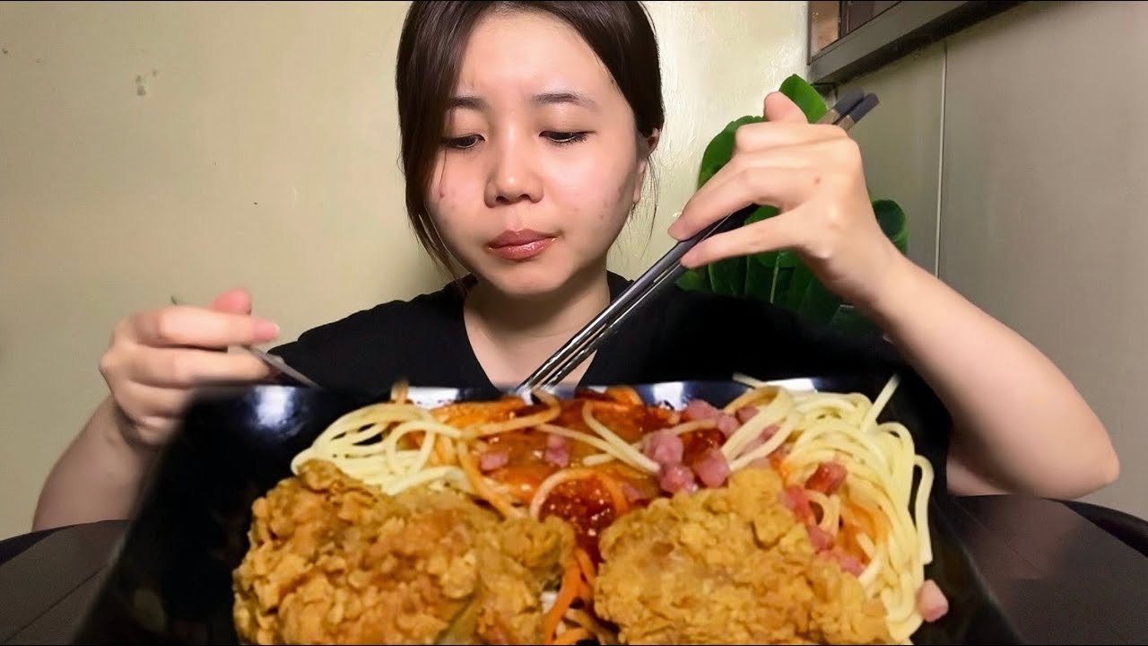 Mì Ý Jollibee và Review Chân Thật Về Gà Rán Con Ong